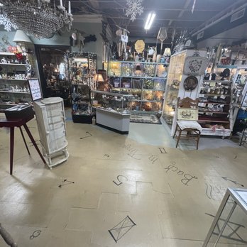 Yesterday's Treasures Today Marketplace - Antiques Near Me - Dickson, Tennessee Yesterday's Treasures Today Marketplace - Antiques Near Me - Dickson, Tennessee