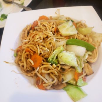 Rose Garden - Chow mien - Thai Near Me - Redding, California