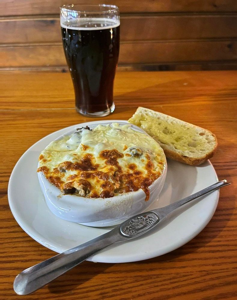 Rudder's Seafood & Brewery Logo