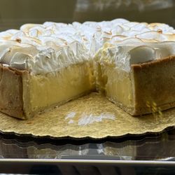 Lima Bakery - Keylime pie Lima-style (Pie de Limón)