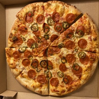 Stouts Pizza - Large pepperoni pizza w/jalapeños - Pizza Near Me - New Braunfels, Texas Stouts Pizza - Large pepperoni pizza w/jalapeños - Pizza Near Me - New Braunfels, Texas