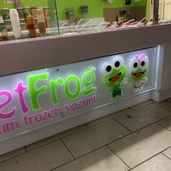 sweetFrog Premium Frozen Yogurt - Filthy floor, tables weren't much better. 5/2023