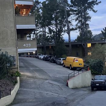 Bon Air Apartments - Yellow For Sale van taking up space. Has not moved in a couple days now. - Apartments Near Me - Greenbrae, California
