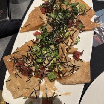 Yard House - Poke Nachos - New American Near Me - Honolulu, Hawaii