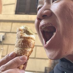 Il Fornaio - Eating pistachio pastry!