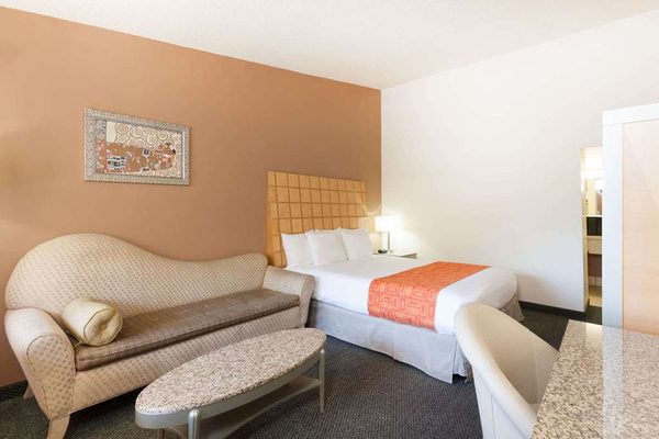 Howard Johnson by Wyndham Yuma by null