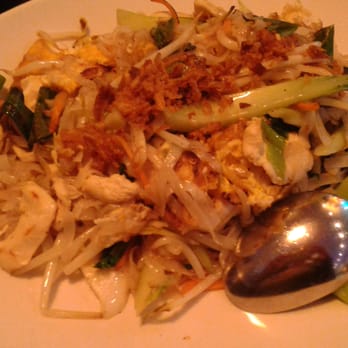 Wild Rice - Pad Thai (Reisbandnudeln mit gebratenem Huhn, Ei, Gemüse, Röstzwiebeln) für schlanke 6,90€! - Pan Asian Near Me - Hamburg, HH Wild Rice - Pad Thai (Reisbandnudeln mit gebratenem Huhn, Ei, Gemüse, Röstzwiebeln) für schlanke 6,90€! - Pan Asian Near Me - Hamburg, HH