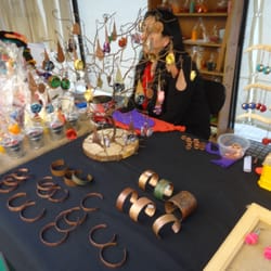 Feria Artesanal Agrupación Aires de Mujer - Aritos artesanales y más