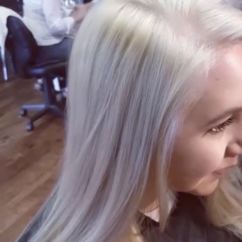 Champú Salon Ky - Healthy Platinum Blonde Hair - Hair Salons Near Me - Louisville, Kentucky