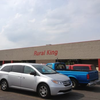 Rural King - several vehicles parked in a parking lot - Home & Garden Near Me - New Castle, Indiana
