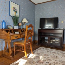Reault House Bed & Breakfast - Working remotely is still working. We provide a welcoming and private  space for you to get the day's responsibilities done.