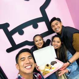 Special flavors: Wedding Cake, Peanut Butter Blossom, Galaxy Brownie, Fruit Pizza