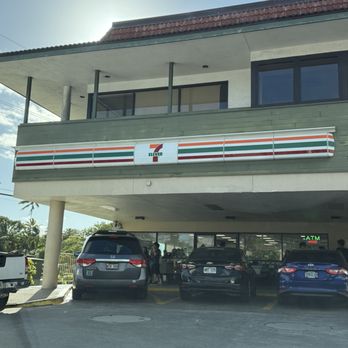 7-Eleven Hawaii - Storefront - Convenience Stores Near Me - Honolulu, Hawaii