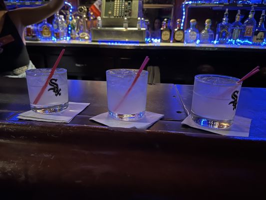 El Trebol Liquors & Bar by null