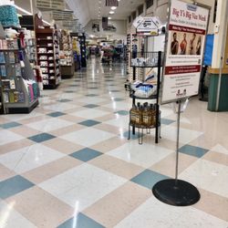 Big Y - Big Y East Windsor CT. Clean and well kept.