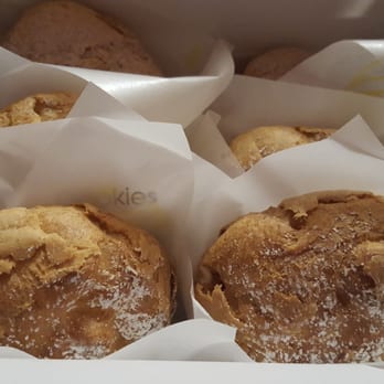 Beard Papa's - Desserts Near Me - Cupertino, California