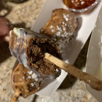 Molten - Cinnamon waffle with white choco - Waffles Near Me Molten - Cinnamon waffle with white choco - Waffles Near Me