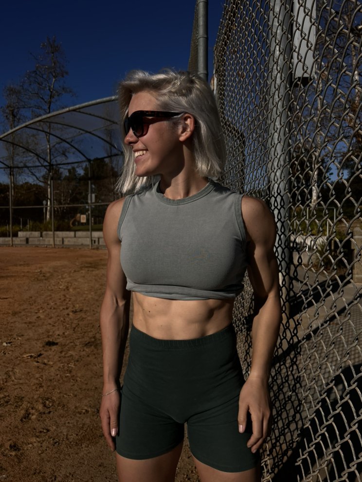 Train with Valeria Logo