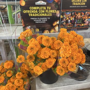 Northgate Market - Big bunches of Marigolds for $8.99! - Grocery Near Me - Long Beach, California