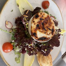 Friedrich's - Ziegenkäse mit Honig und Salat