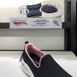 SKECHERS Warehouse Outlet