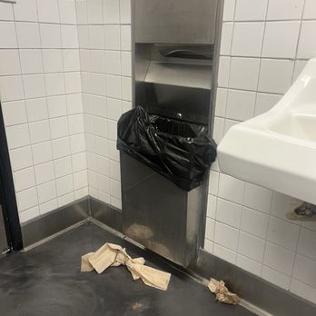 Dave's Hot Chicken - Their bathroom was so disgusting... if yall wanna try Dave's hot chicken I recommend the one in North Hollywood. Employees do better! - Chicken Shop Near Me - Sherman Oaks, California Dave's Hot Chicken - Their bathroom was so disgusting... if yall wanna try Dave's hot chicken I recommend the one in North Hollywood. Employees do better! - Chicken Shop Near Me - Sherman Oaks, California