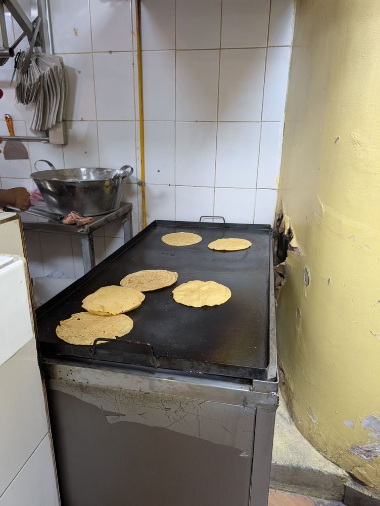 Caldos de Gallina Luis y Enchiladas