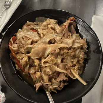 Chef's Choice Noodle Bar - Drunken Noodle w/beef - Thai Near Me - Bakersfield, California Chef's Choice Noodle Bar - Drunken Noodle w/beef - Thai Near Me - Bakersfield, California