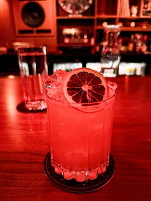 Lola's Hi/Lo Lounge by null