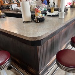 Everybody's Restaurant - Sit up bar. My fav