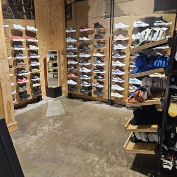 Vans - Shoes - Shoe Stores Near Me - Santa Clarita, California Vans - Shoes - Shoe Stores Near Me - Santa Clarita, California