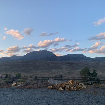 Wapiti Lodge - Rear of Wapiti Lodge view of mountains from the restaurant and bar patio. - Hotels Near Me - Cody, Wyoming Wapiti Lodge - Rear of Wapiti Lodge view of mountains from the restaurant and bar patio. - Hotels Near Me - Cody, Wyoming