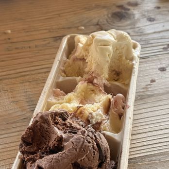 Tillamook Creamery - The ice cream flight. Flavors: mudslide, strawberry and cream and raspberry white chocolate - Cheese Shops Near Me - Tillamook, Oregon Tillamook Creamery - The ice cream flight. Flavors: mudslide, strawberry and cream and raspberry white chocolate - Cheese Shops Near Me - Tillamook, Oregon