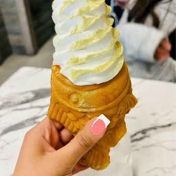 Sweet Snow - Vanilla soft serve with matcha powder on top & a taiyaki cone - Ice Cream & Frozen Yogurt Near Me - Goodyear, Arizona Sweet Snow - Vanilla soft serve with matcha powder on top & a taiyaki cone - Ice Cream & Frozen Yogurt Near Me - Goodyear, Arizona