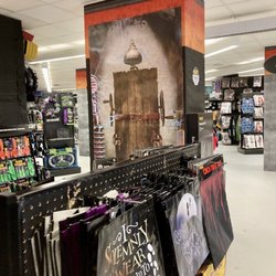 Spirit Halloween - 09/03/22 Huge Halloween Store