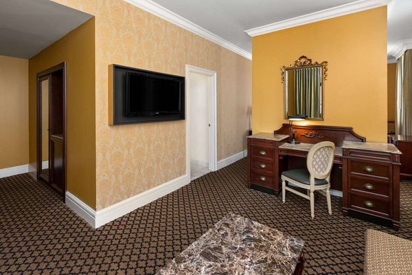The Lafayette New Orleans by Kasa by null