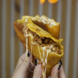 Mochima Bistro - Empanada chorizo con queso gouda