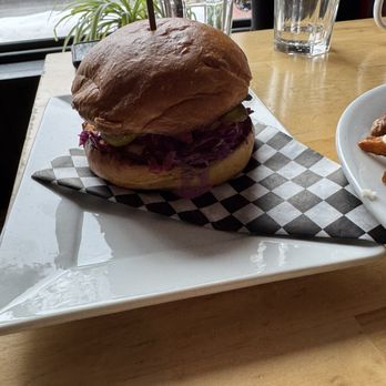 No Forks Given - The Spicy Vegan Chik'n Burger - American Near Me - Ottawa, Ontario