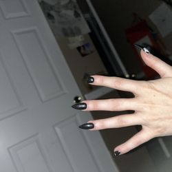 Blue Sky Lounge and Spa - Two nails broke with careful treatment within a week.