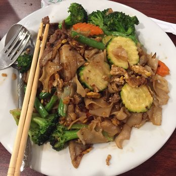 Noodle Express - #17 on the menu (pad si ew, beef.) really good. - Thai Near Me - Fresno, California Noodle Express - #17 on the menu (pad si ew, beef.) really good. - Thai Near Me - Fresno, California