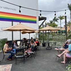 Négociant Winery - Sundays are for hanging on the patio