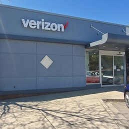 Exterior photo of Verizon Authorized Retailer - Russell Cellular - Minneapolis, Minnesota Exterior photo of Verizon Authorized Retailer - Russell Cellular - Minneapolis, Minnesota