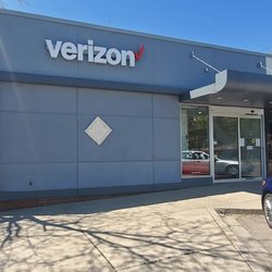 Verizon Authorized Retailer - Russell Cellular