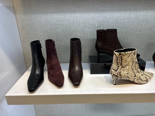 Bloomingdale's by null