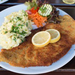 Apfelweinstube im Himmelreich - Schnitzel mit Kartoffelsalat