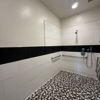 FIT House - Shower - Gyms Near Me - Davis, California