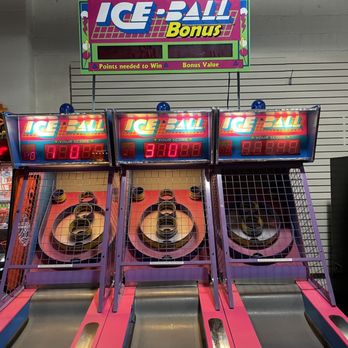 Tilty Mcflipperz Pinball Pub - Skiball - Sports Bars Near Me - Martinsburg, West Virginia