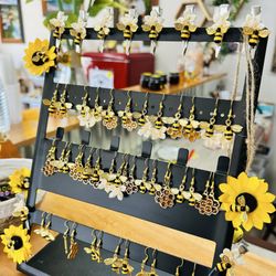 The Honey Hole - Unique gifts available at the Honey Hole, earrings and hair clips