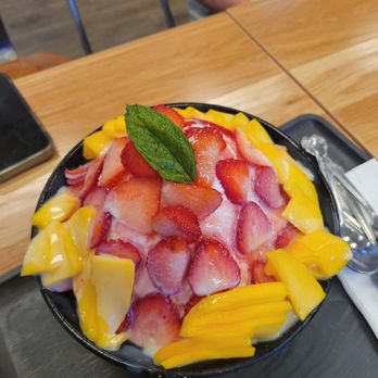 BingSoo House - Strawberry bingsoo with mango - Shaved Ice Near Me - La Palma, California BingSoo House - Strawberry bingsoo with mango - Shaved Ice Near Me - La Palma, California
