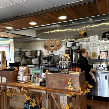 Black Bear Diner Fullerton - American Near Me - Fullerton, California